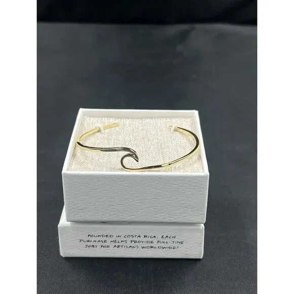 🌊 Pura Vida Wave Cuff Bracelet – Gold | New in Box ✨ - Picture 4 of 5